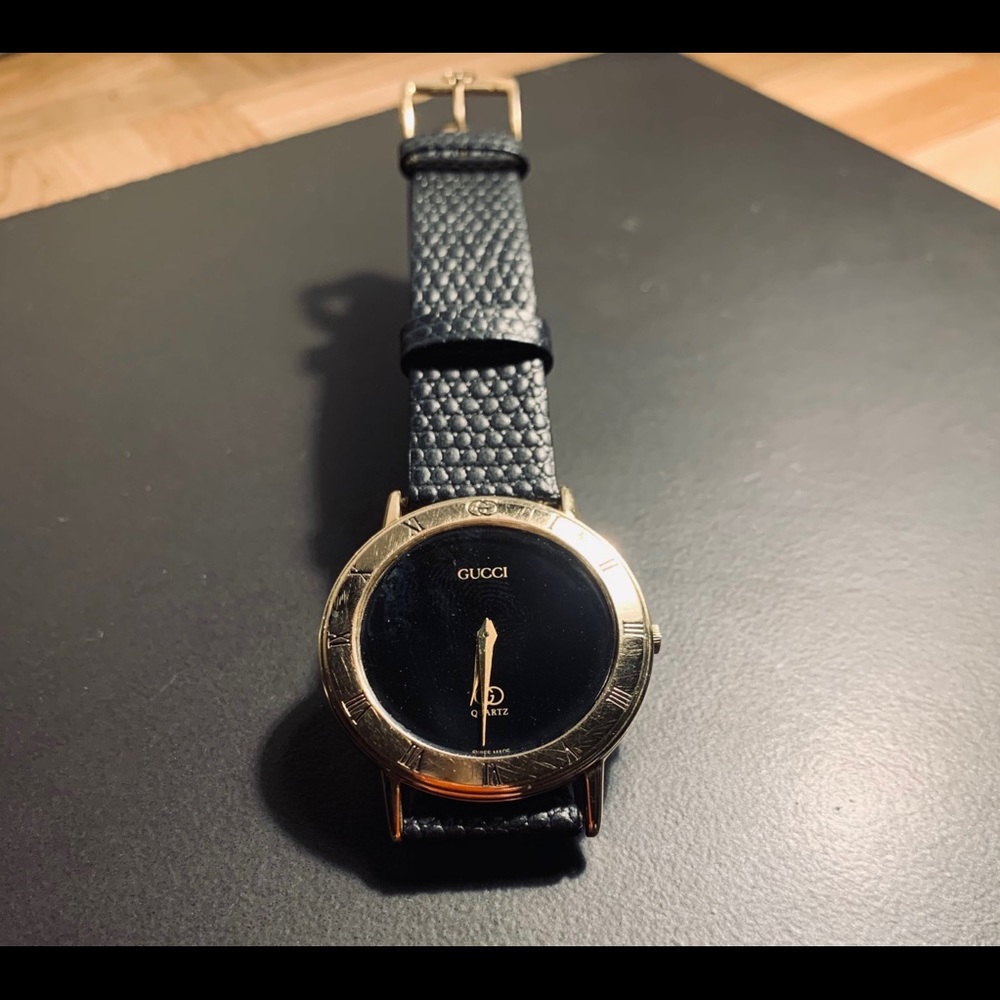 Gucci series 3000 watch. 18K Gold case. - Picture 6 of 12